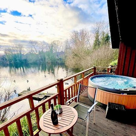 יורק Holly Lodge 12 Hot Tub מראה חיצוני תמונה