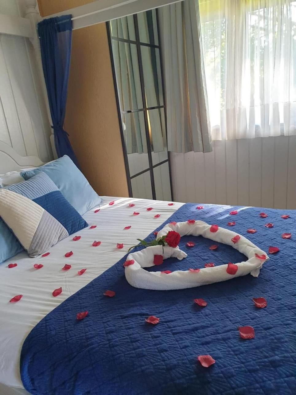 יורק Holly Lodge 12 Hot Tub מראה חיצוני תמונה