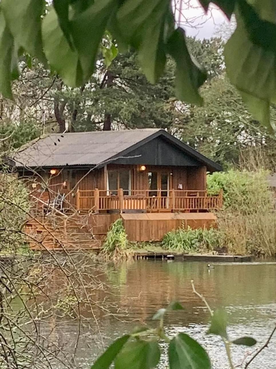 יורק Holly Lodge 12 Hot Tub מראה חיצוני תמונה